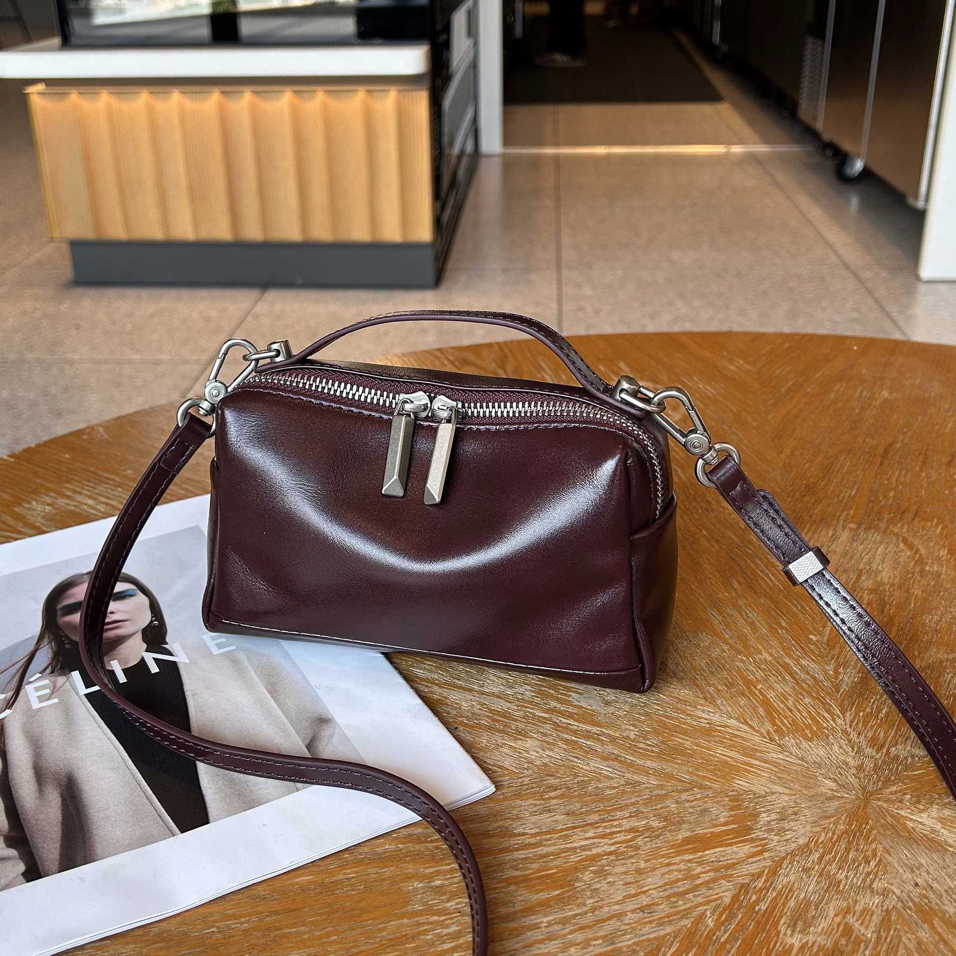 Cross-border Top-grain Vegetable-tanned Leather Small Square Crossbody Bag, Single Shoulder, Stylish And Compact Handheld Phone Bag