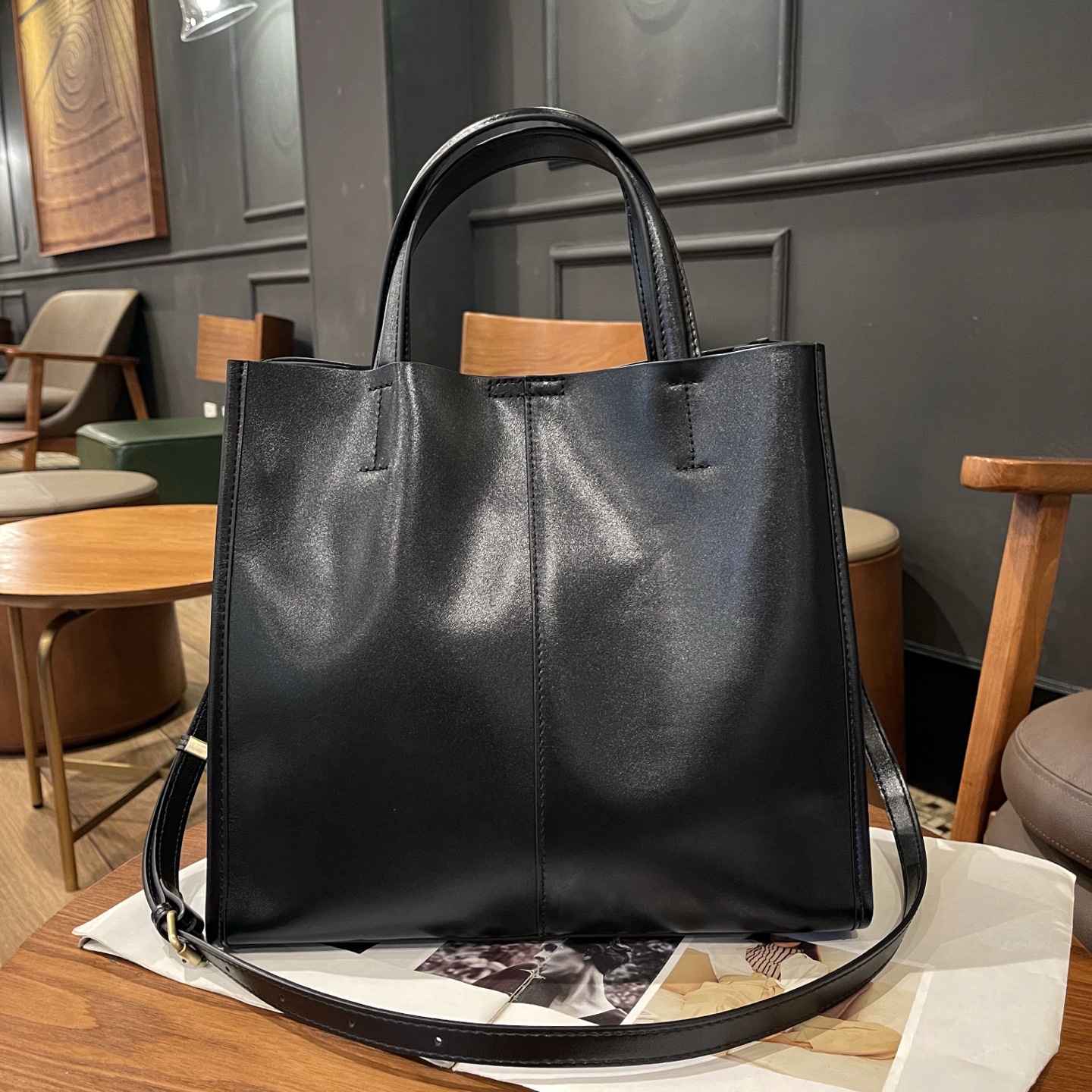 Commute First-layer Cowhide Tote Bag, Premium Leather Single-shoulder Bucket Bag For Women, Simple And Versatile Large Bag