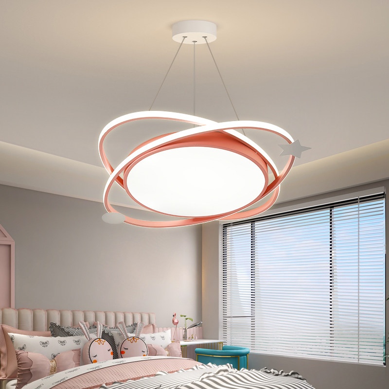 The Restaurant's Chandelier Is Simple And Modern