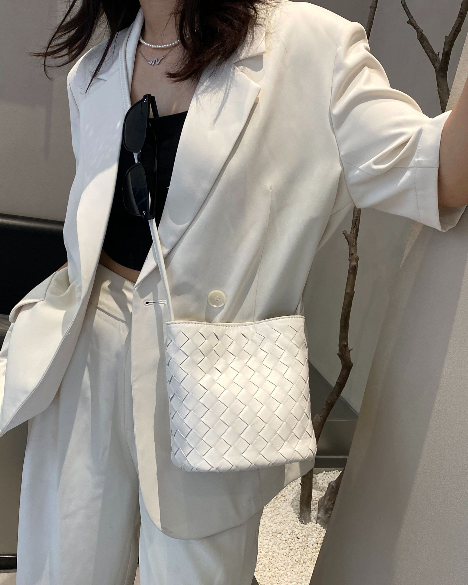 Main product image of New Genuine Leather Woven Small Bag, High-End Feel, Simple Lambskin Bucket Bag, Versatile And Stylish Shoulder And Crossbody Bag