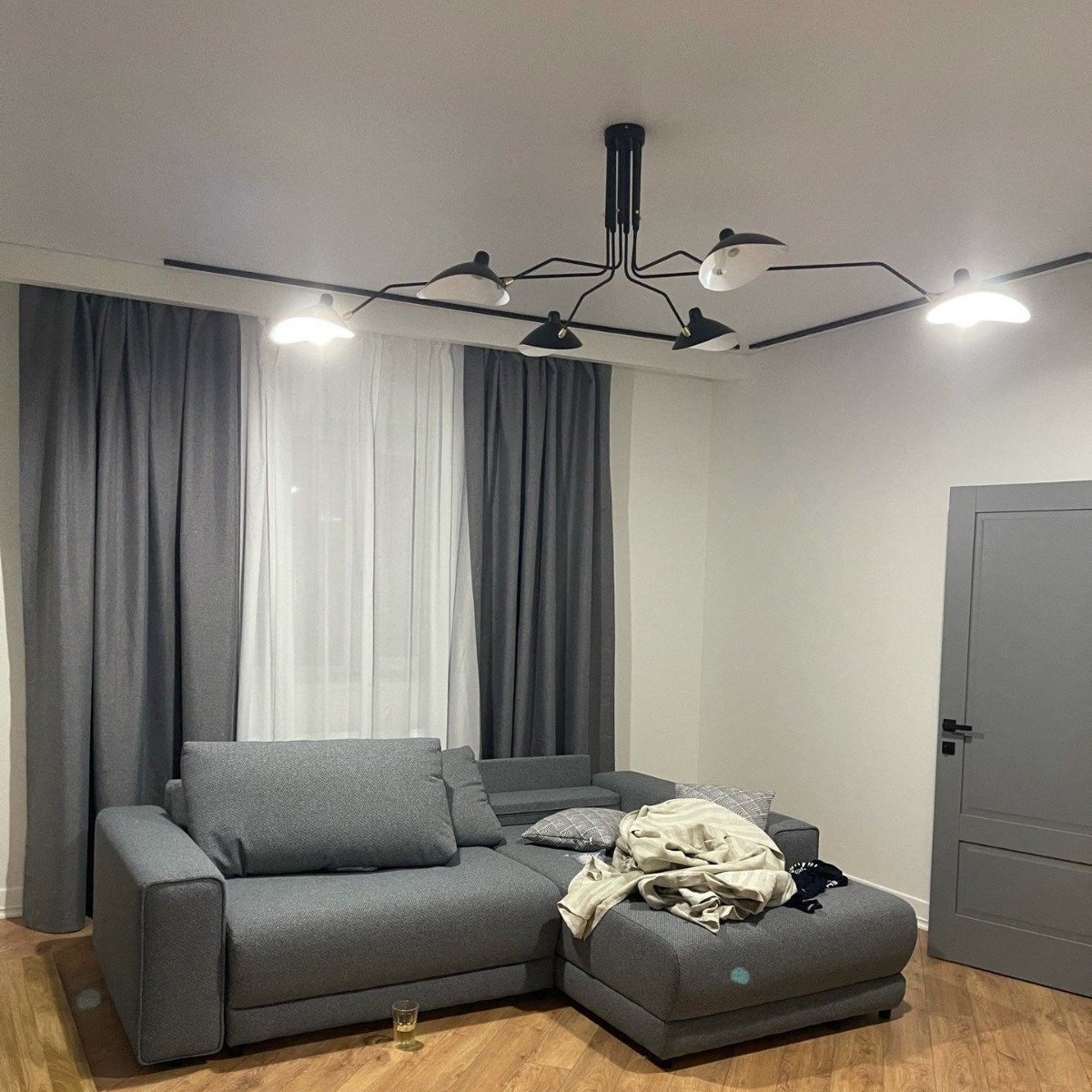 Hanging Claw Ceiling Lamp Wrought Iron Creative Chandelier